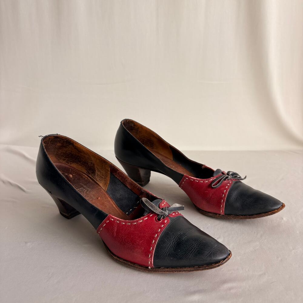 Vintage 1950s Saks Fifth Avenue Red & Navy Leather Lace-Up Pumps - US 7